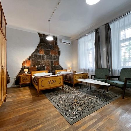 Apartments Pushkin Street เยเรวาน ภายนอก รูปภาพ