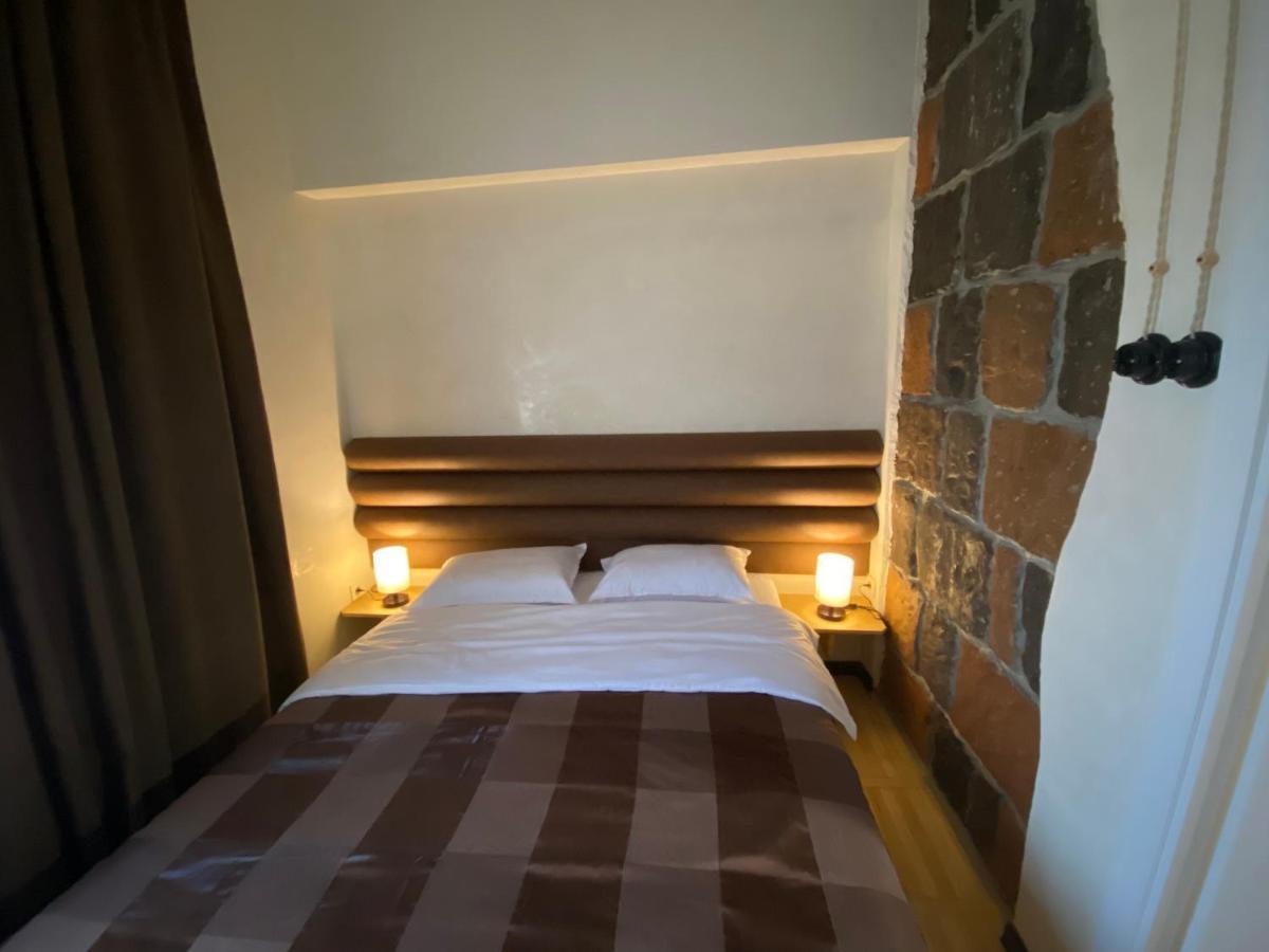 Apartments Pushkin Street เยเรวาน ภายนอก รูปภาพ