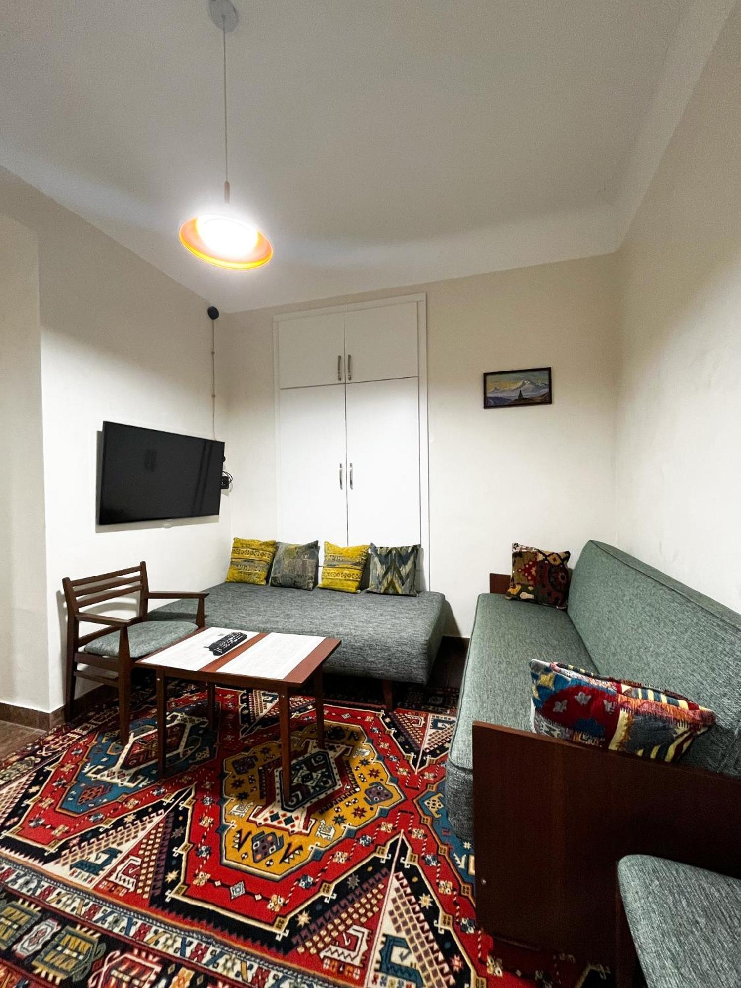 Apartments Pushkin Street เยเรวาน ภายนอก รูปภาพ