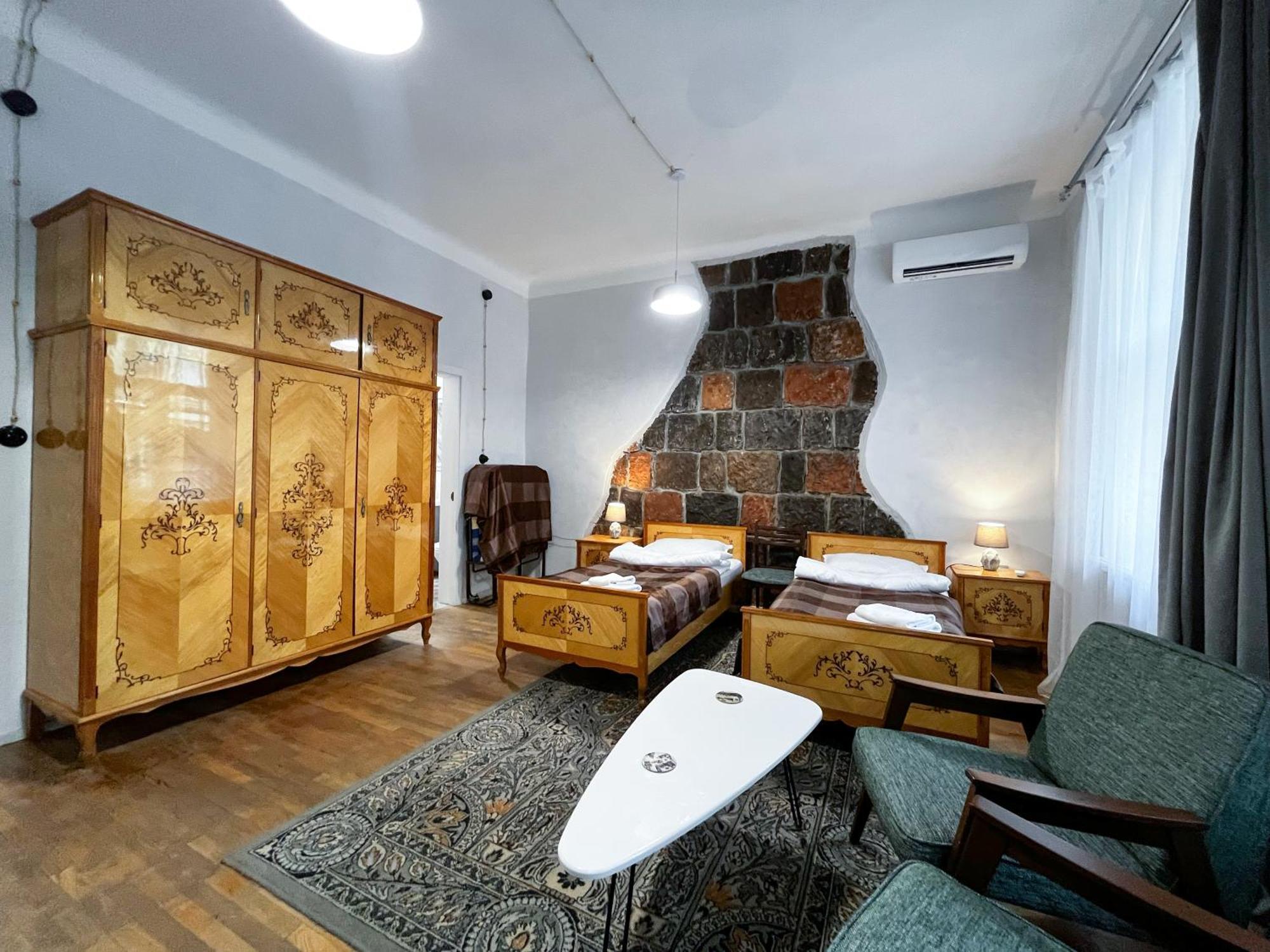 Apartments Pushkin Street เยเรวาน ภายนอก รูปภาพ