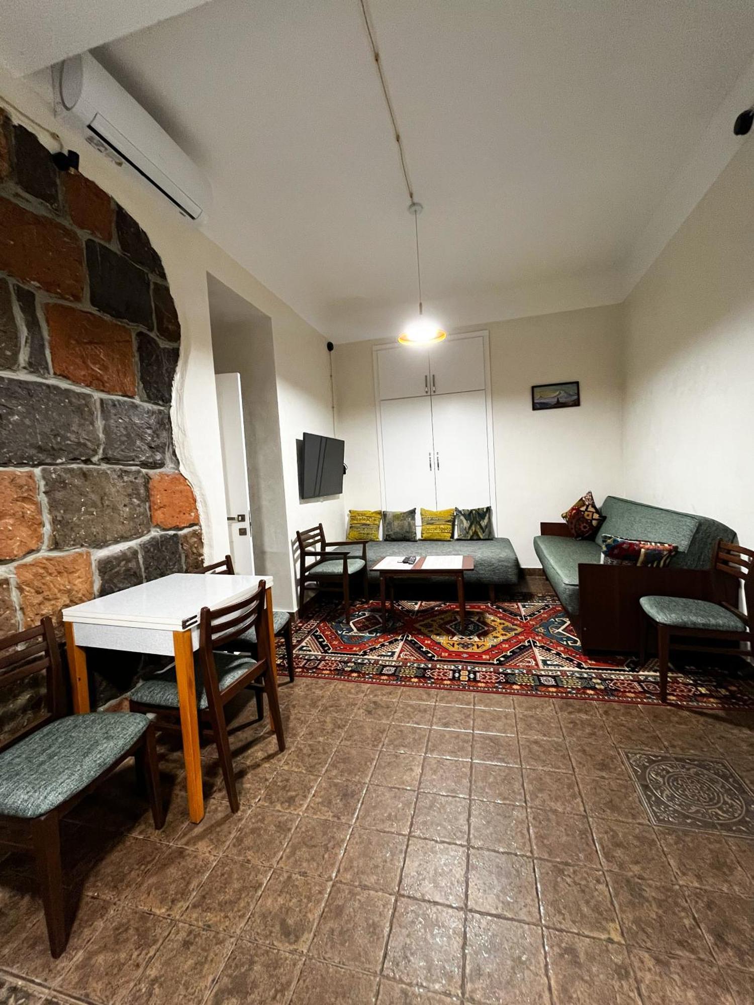 Apartments Pushkin Street เยเรวาน ภายนอก รูปภาพ