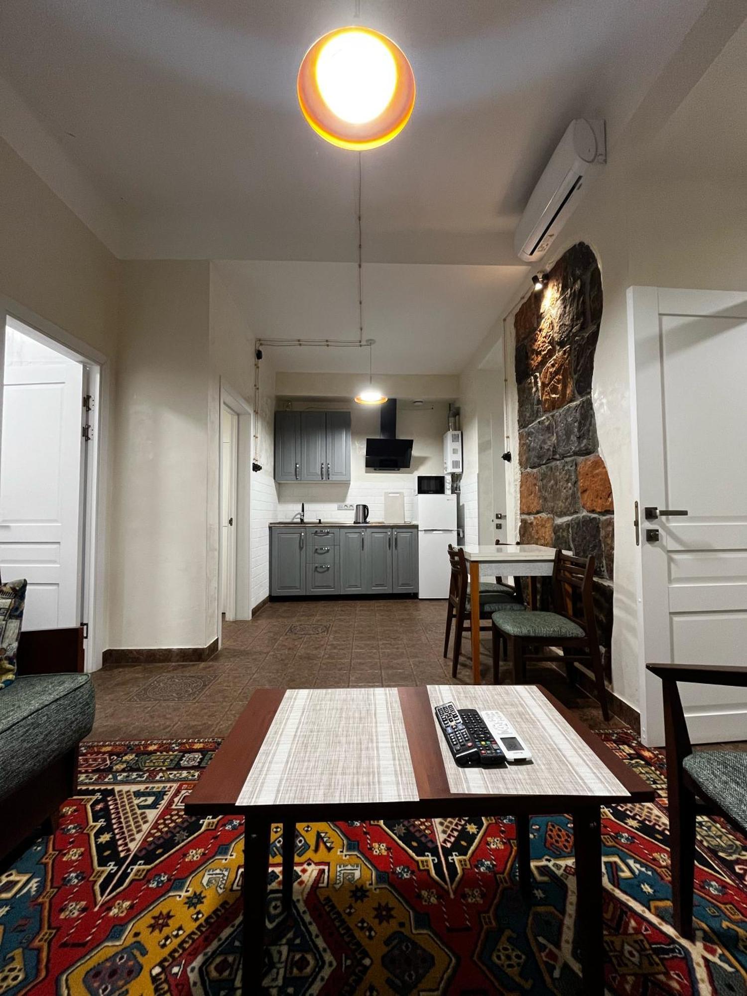 Apartments Pushkin Street เยเรวาน ภายนอก รูปภาพ