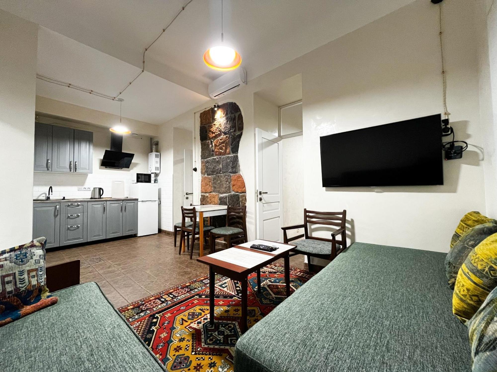 Apartments Pushkin Street เยเรวาน ภายนอก รูปภาพ